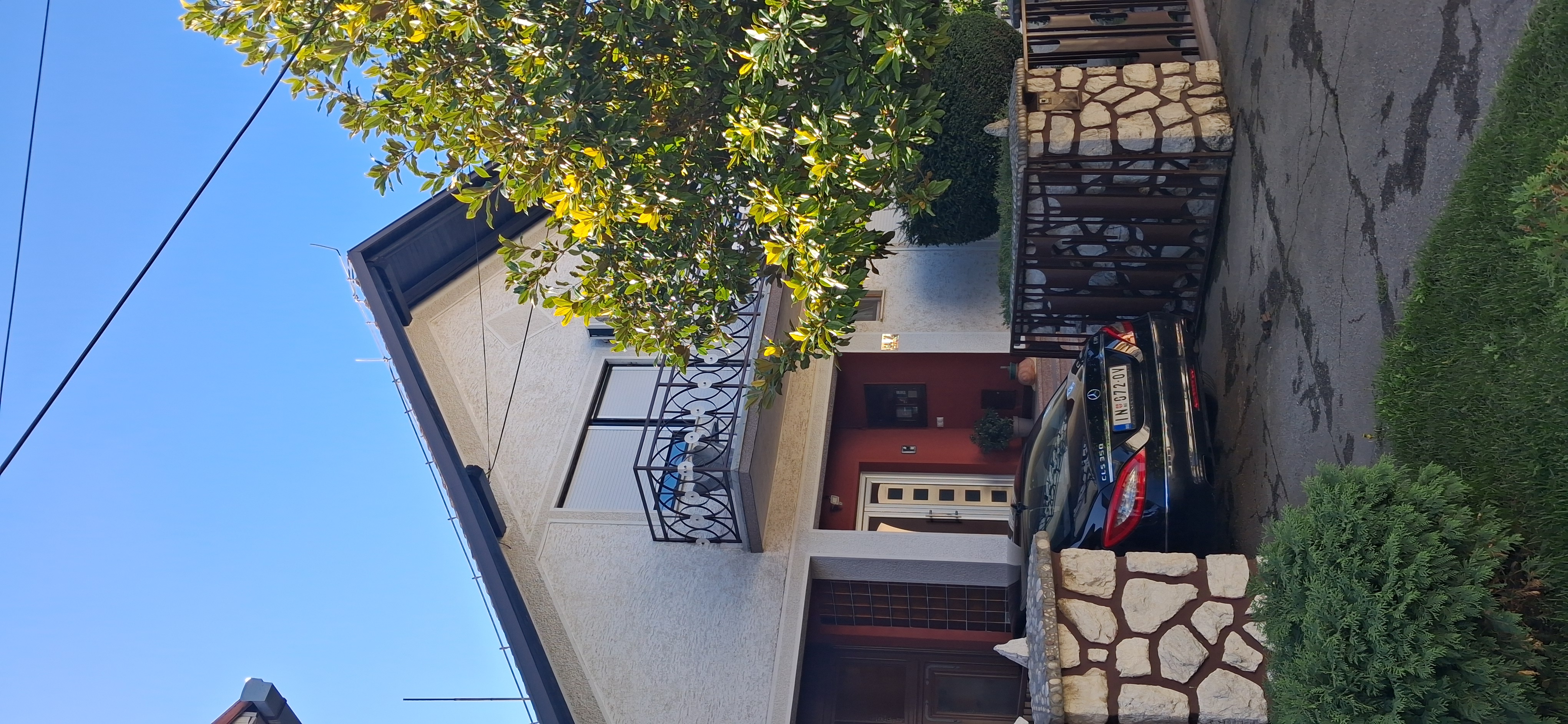 Exstra kuća 410  m2, uknjižena , plac 5 ari, Inđija