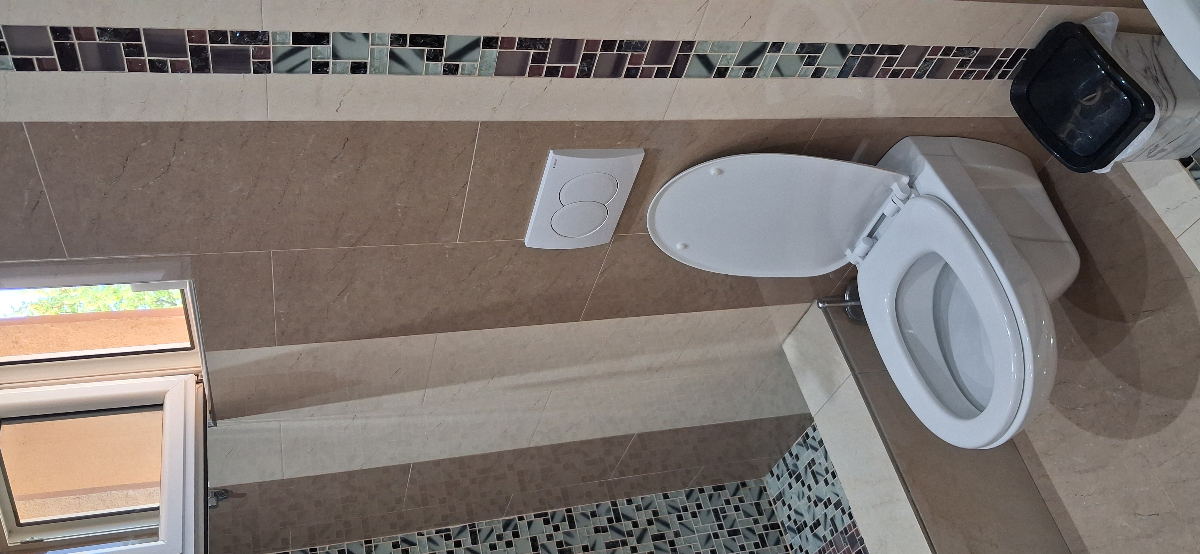 Spratna kuća, 90 m2, plac 337 m2, Inđija