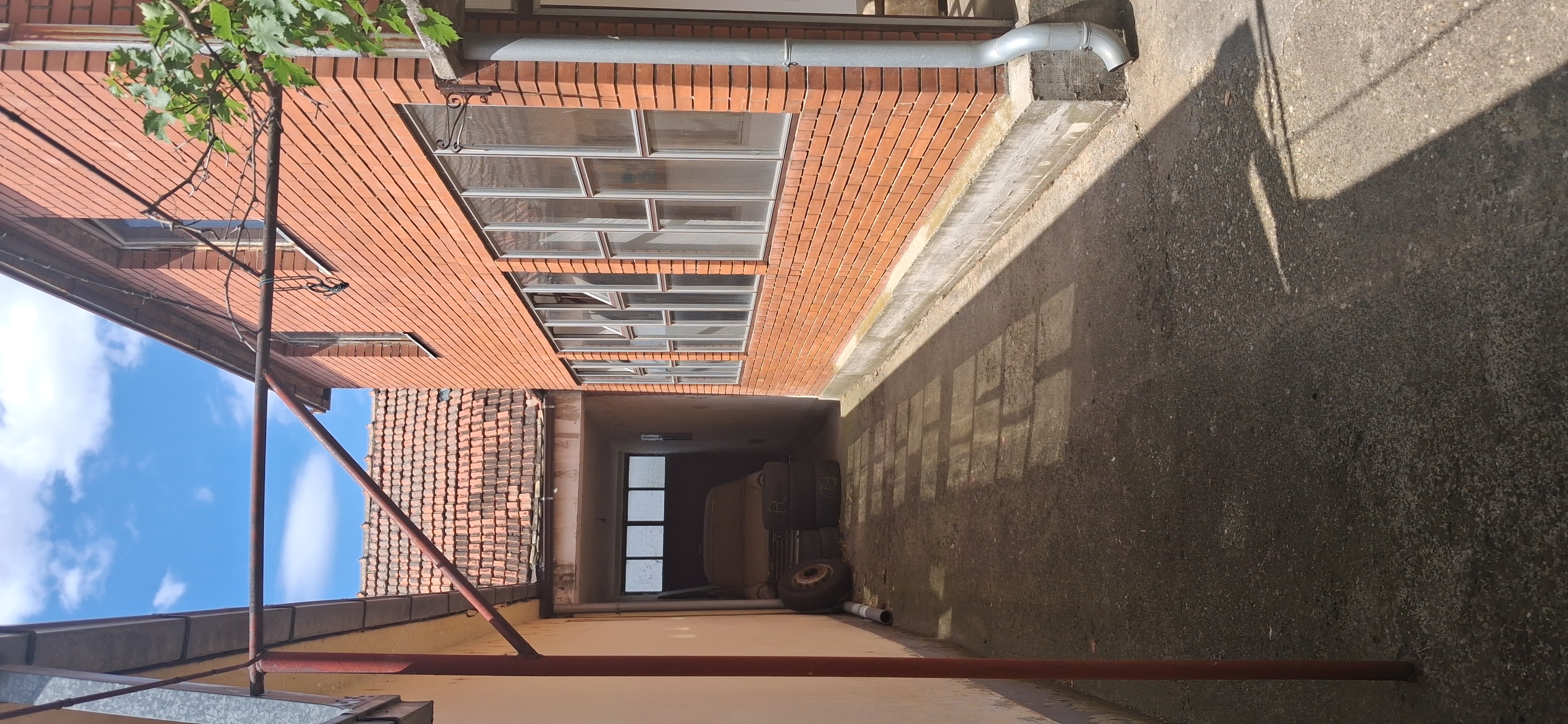 Prizemna kuća sa potkrovljem u Inđiji, sve uknjiženo, plac 803 m2