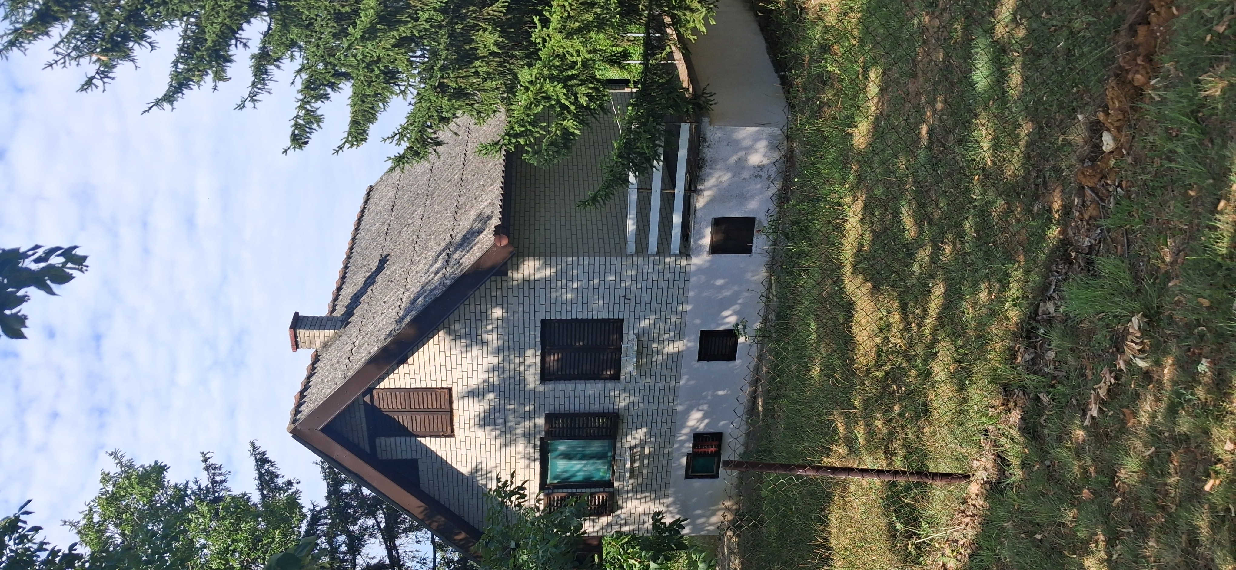 Vikendica, Krušedol, 2x 50 m2, plac 1523 m2